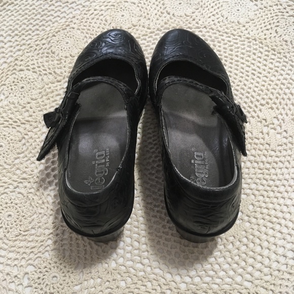 Algeria by PG Lite Black Flower Pattern Clog Shoes - Picture 3 of 8